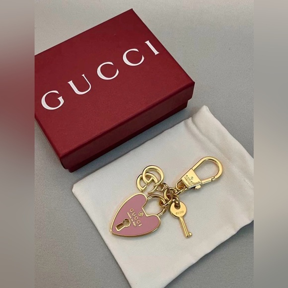 Gucci Pink and Gold Heart Lock and Key Bag Charm with box included - Picture 2 of 6